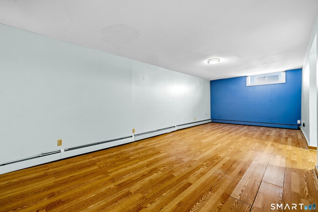 Building Photo - 12 Beach Park Rd