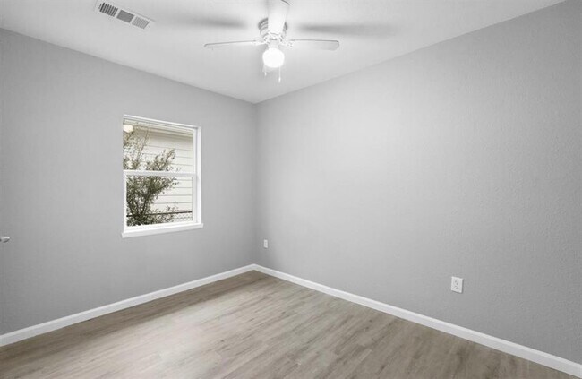 Building Photo - 1301 Roosevelt St