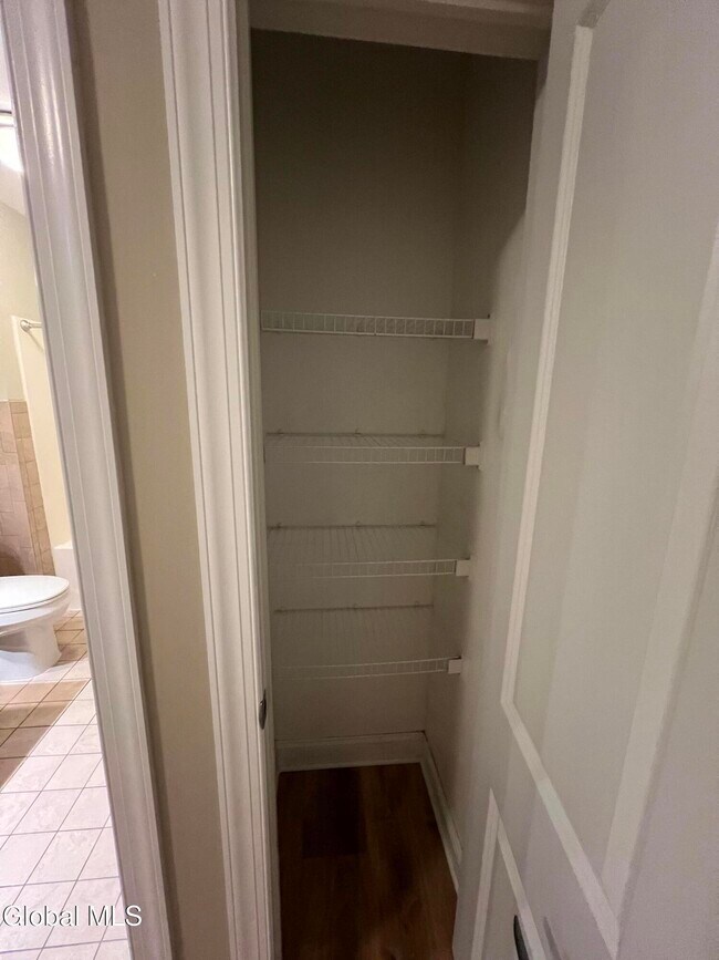 Building Photo - 733 Broadway