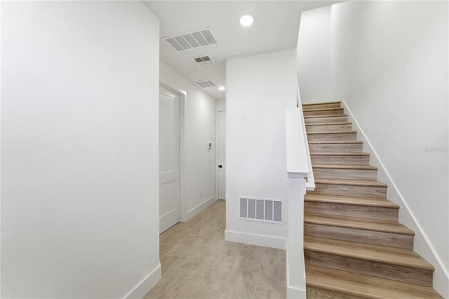 Building Photo - 15058 Grv Lk Dr