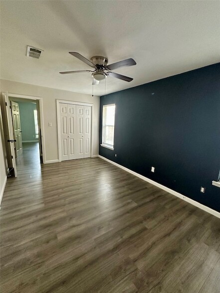 Building Photo - 6524 Blue Grass Dr