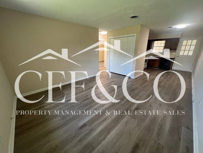 Building Photo - Adorable 2 bedroom 1 bathroom duplex now available in Inman!