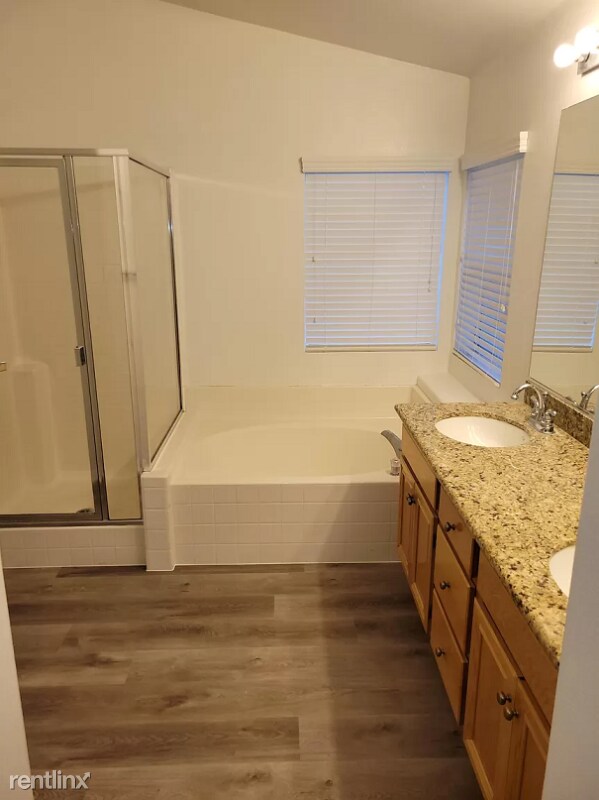 Building Photo - 3 br, 2.5 bath House - 1125 Lassen Peak Pl