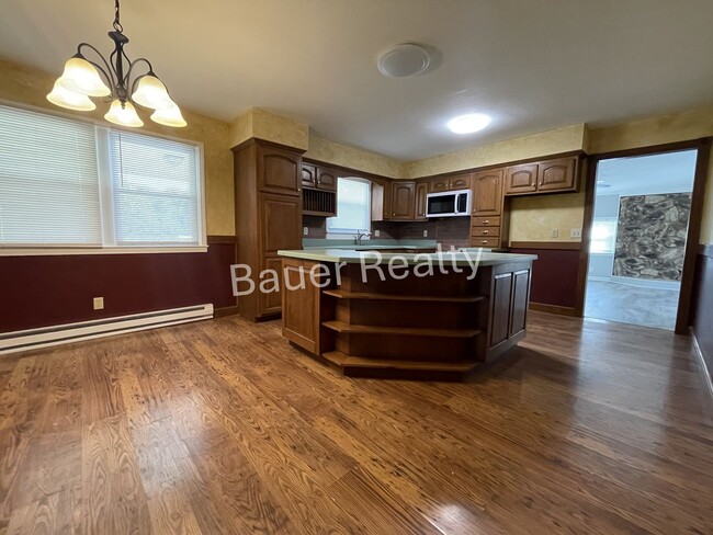 Building Photo - Three Bedroom, Plymouth Local Schools