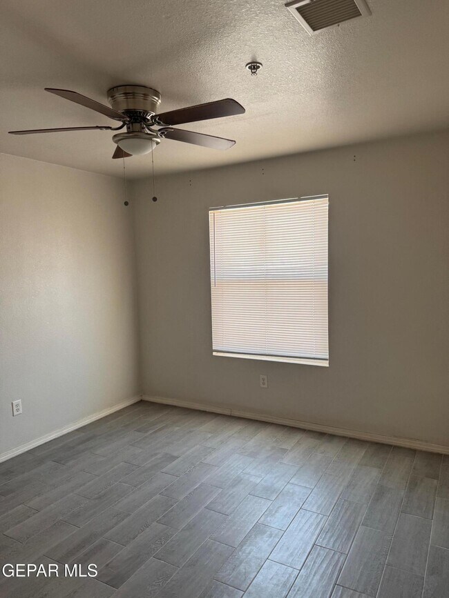 Building Photo - 6027 Brook Hollow Dr