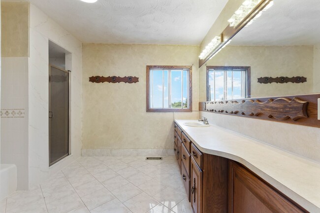 Building Photo - 4 BED 2.5 BATH HOME IN REXBURG