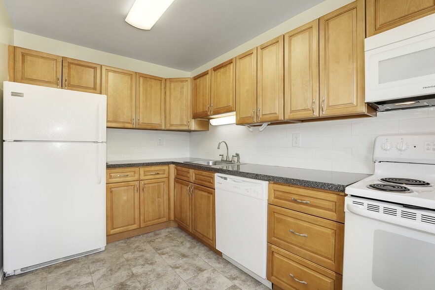 Building Photo - Balmoral Arms