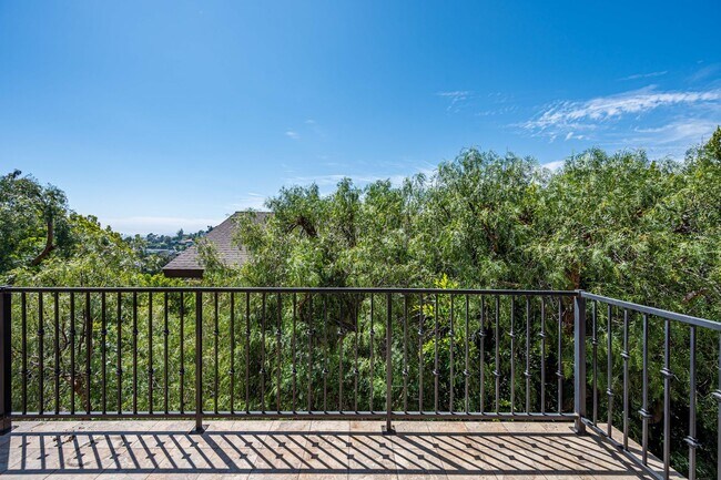 Building Photo - 1915 Apex Ave