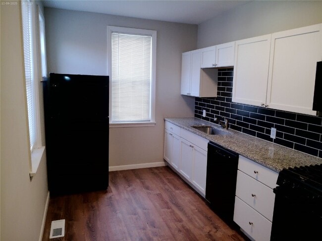 Building Photo - 6118 Vermont Ave