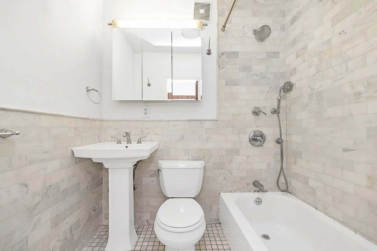 Building Photo - 130 Allen St