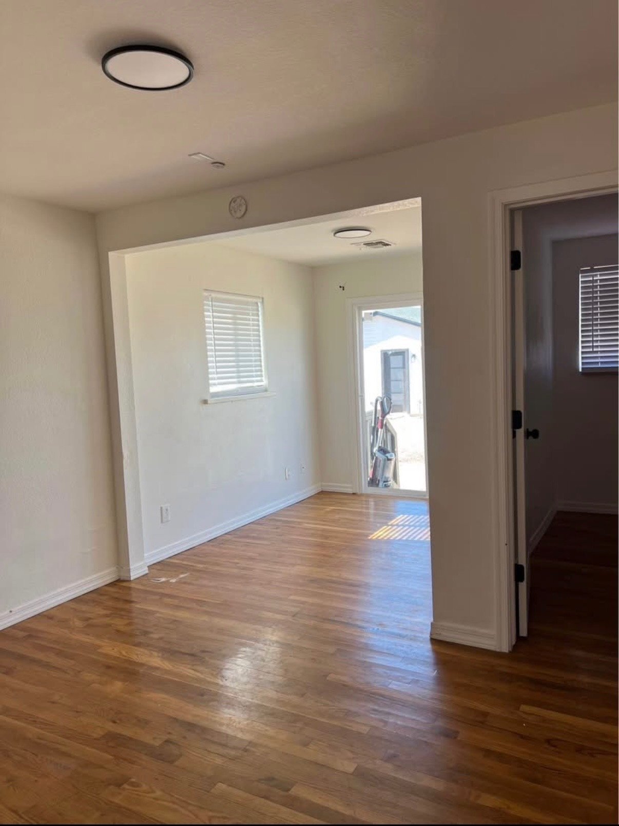 Building Photo - 9610 N 11th Ave