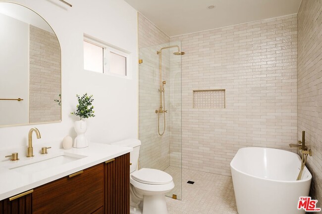 Building Photo - 4879 Hartwick St