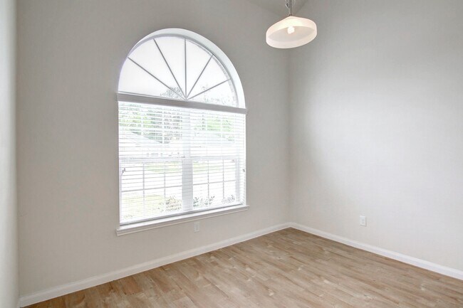 Building Photo - 2427 Sailors Way