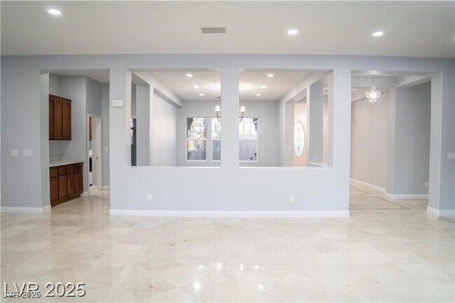 Building Photo - 5527 Breecher Ave