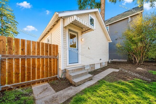 Building Photo - Charming 1-Bedroom Home in Portsmouth with A/C, Fenced Yard & Off-Street Parking