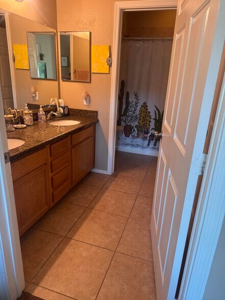 Building Photo - 3236 E Chandler Blvd