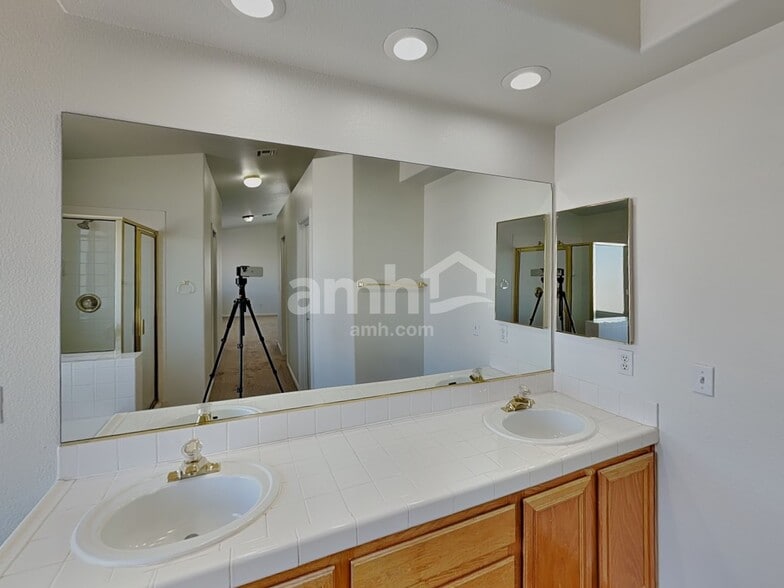 Building Photo - 9876 Vermillion Cliffs Ave