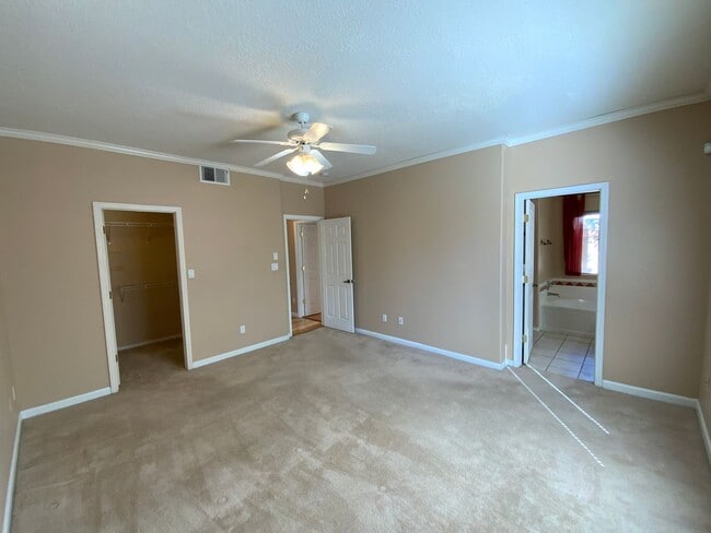 Building Photo - 3 Bedroom Single Story Home Available Near...