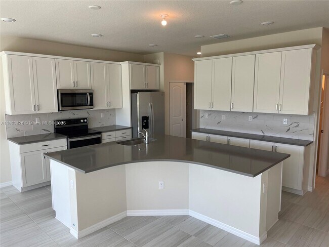 Building Photo - 2112 Appleton Cir S