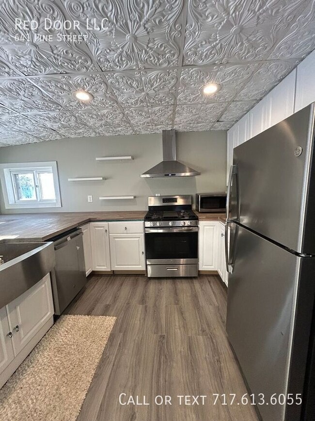 Building Photo - 641 Pine St