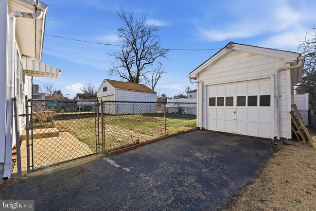 Building Photo - 140 Maddock Ave