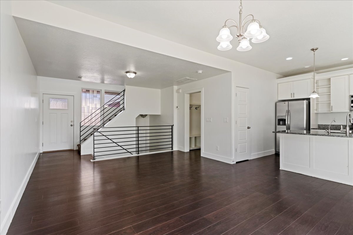 Building Photo - 2333 S Long Dr