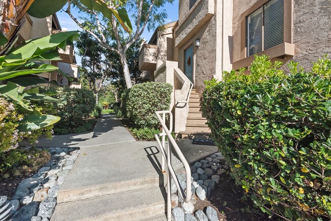 Building Photo - Light-Filled 2BR/2.5BA Townhouse with Private Patio & 2-Car Garage Near UCSD & UTC