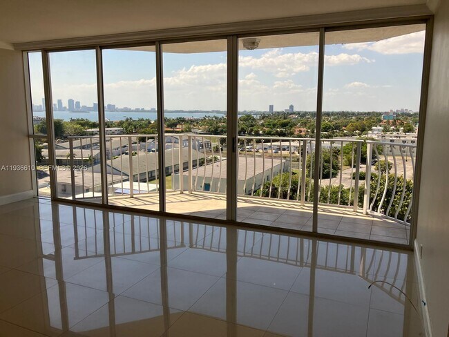 Building Photo - 7601 E Treasure Dr