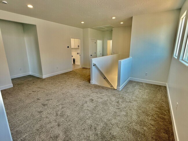 Building Photo - BRAND NEW Three Bedroom Townhome in Desert...