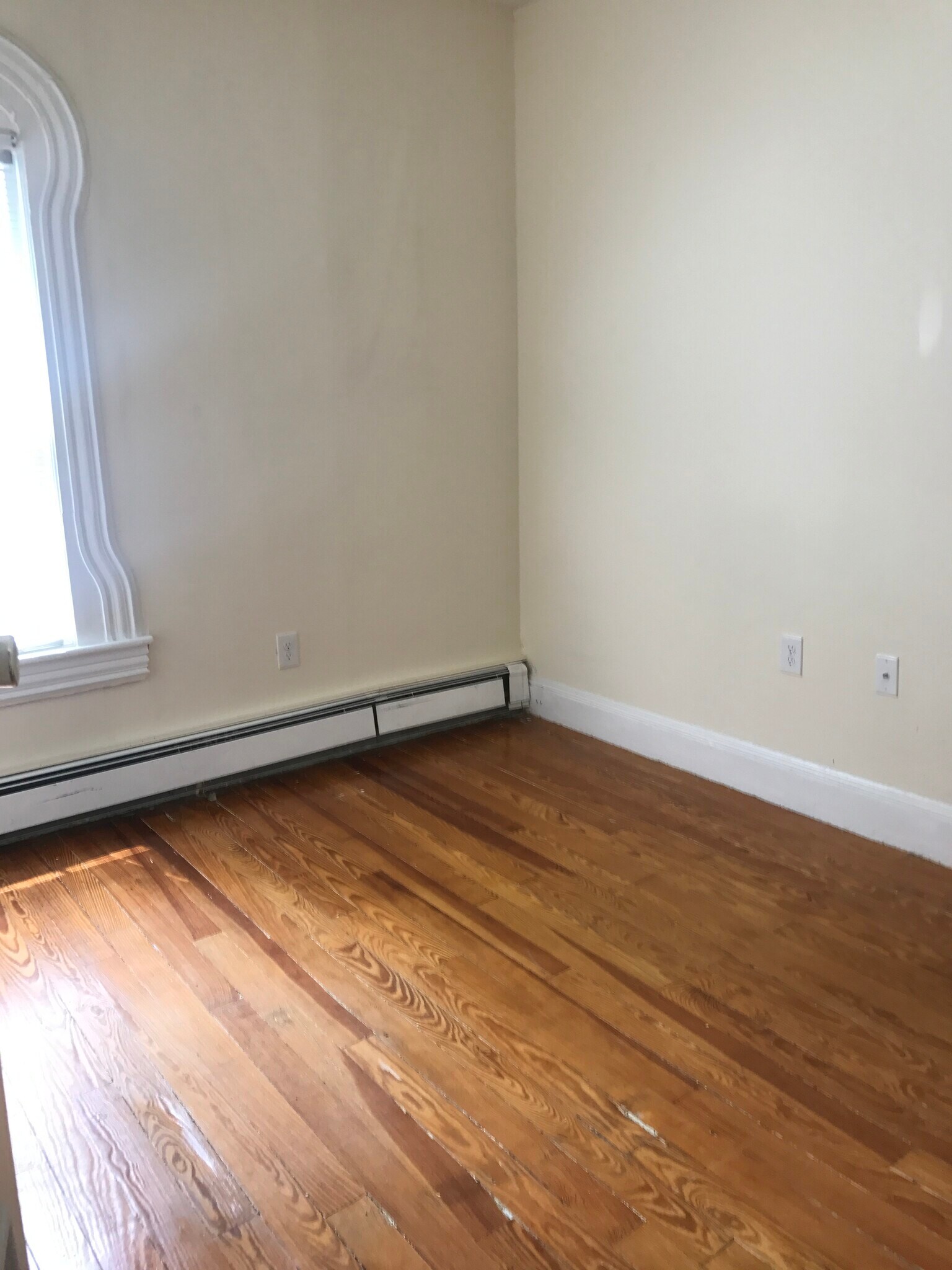 Building Photo - 72 Varney St