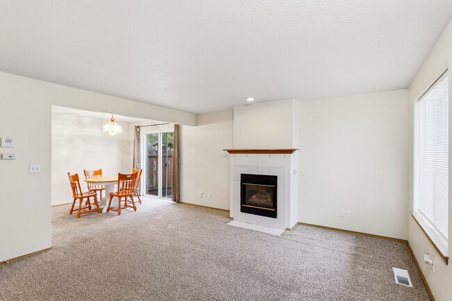 Building Photo - 3 Bedroom Home Near Woodstock Neighborhood