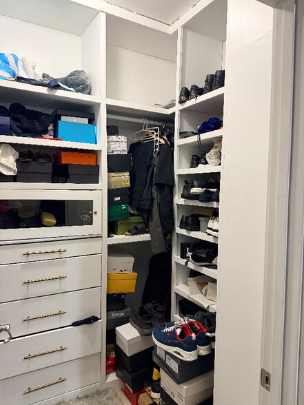 Building Photo - 7413 Matapan Dr