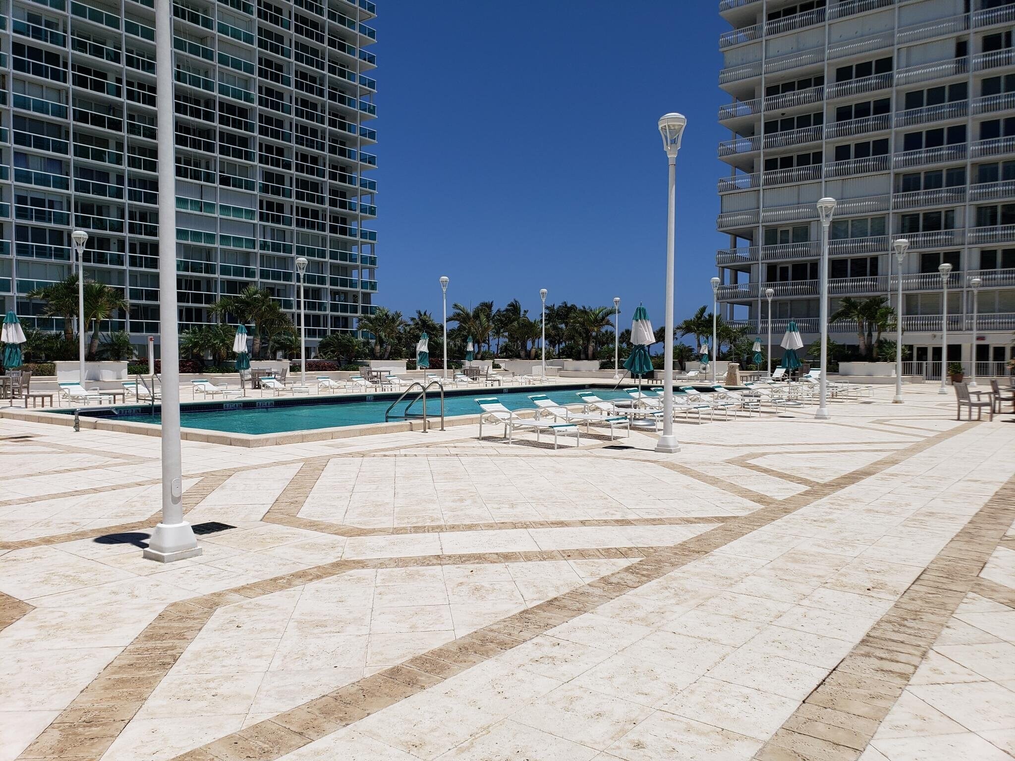 Building Photo - 2200 S Ocean Ln