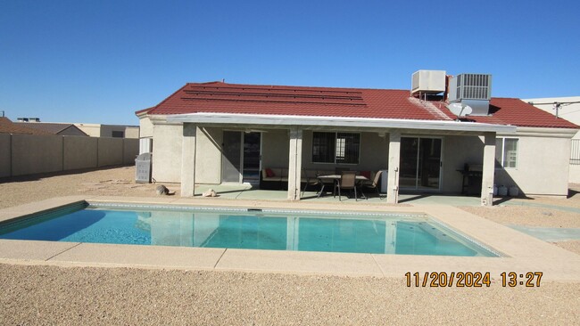 Building Photo - Refreshed 3 bedroom, 3 bath, 3 car boat de...