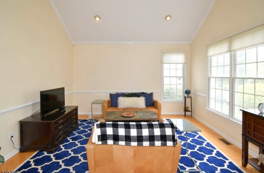 Building Photo - 253 Patriot Hill Dr
