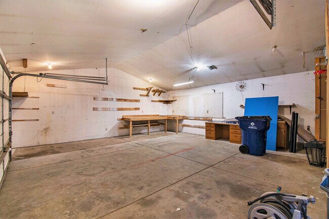 Building Photo - 1021 Glen Creighton Dr