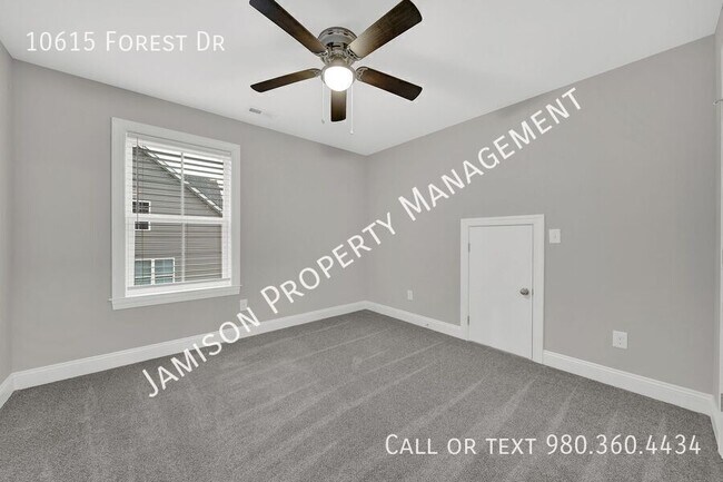 Building Photo - 10615 Forest Dr