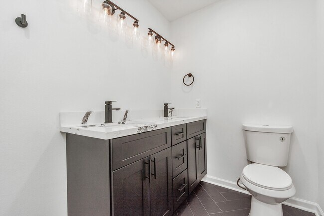Building Photo - 5006 Heatherbloom Dr