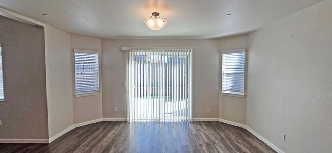 Building Photo - 1982 Dogwood Dr