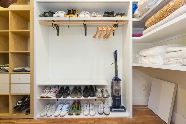 Building Photo - 917 E Broad St