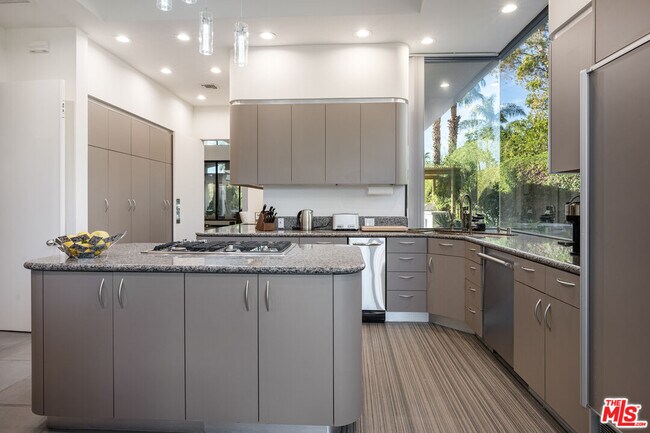 Building Photo - 6 Rocky Ln