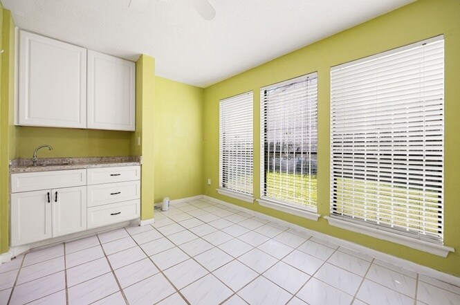 Building Photo - 8602 Pottinger Dr