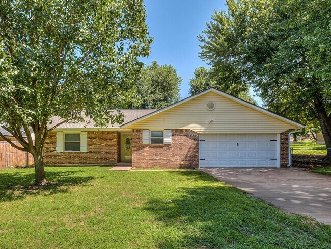 Primary Photo - $300 0ff your move in for October 1st! All...
