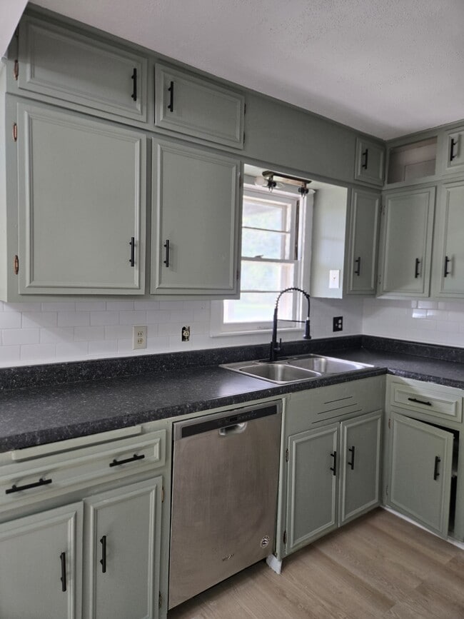 Building Photo - 1219 N Harding Ave