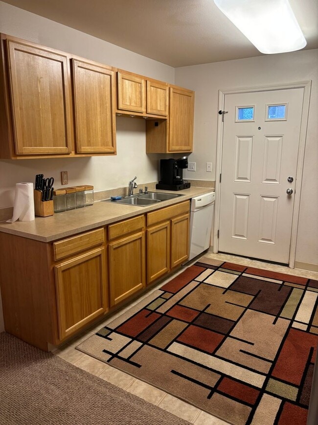 Building Photo - Move-In Ready 2BR/2BA Condo – Fully Furnished, AC, Washer/Dryer, 2 Parking stalls