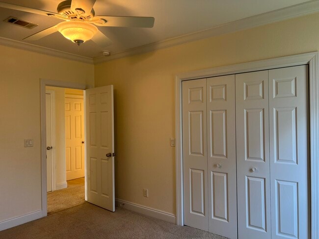 Building Photo - 118 Spires Ln