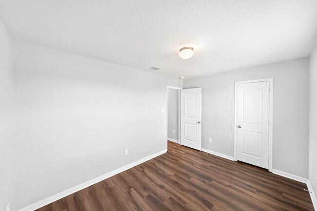 Building Photo - Modern Comfort Meets Everyday Living in This Beautifully Updated Two Story Home for Rent