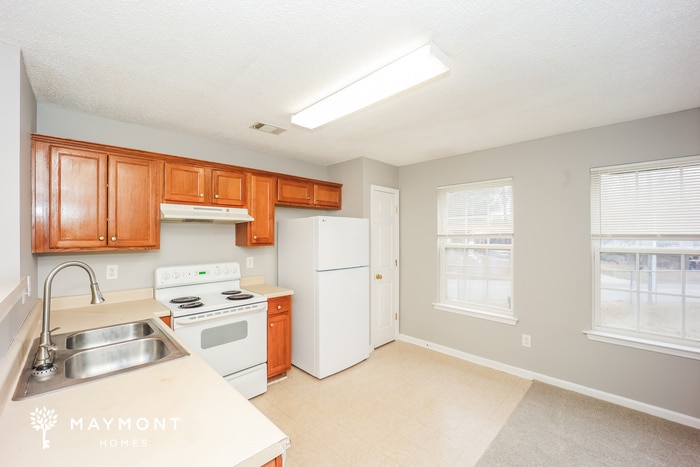 Building Photo - 1601 Hallmark Hills Dr