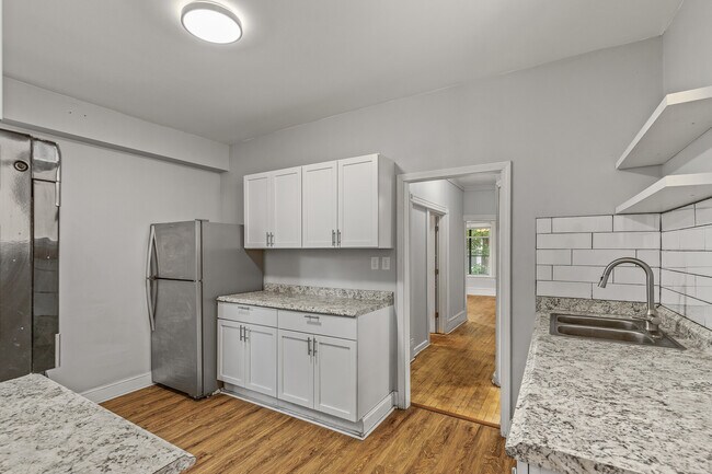 Building Photo - 921 20th Ave NE