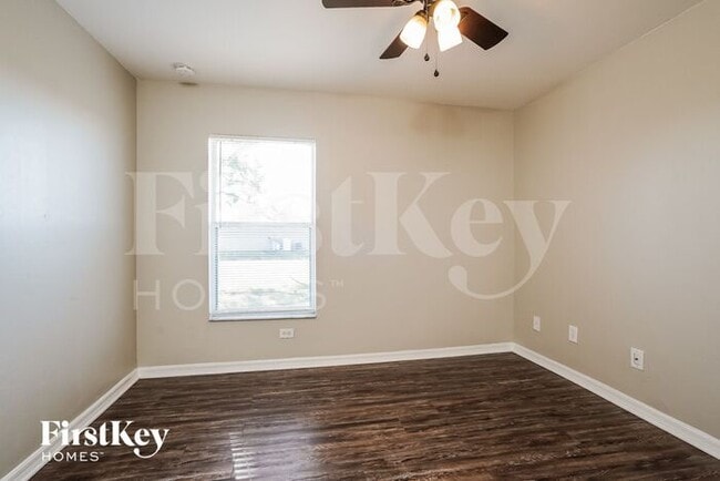 Building Photo - 4427 NE 10th Ct